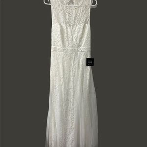 New Lulu’s Lace Bridal Dress Size Medium